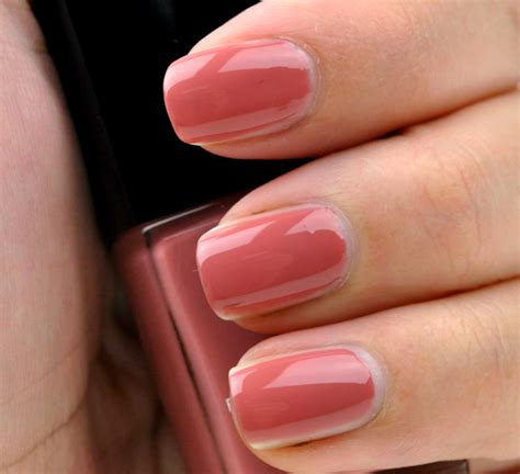 Chanel Rose Confidentiel Le Vernis (Nail Lacquer) Review